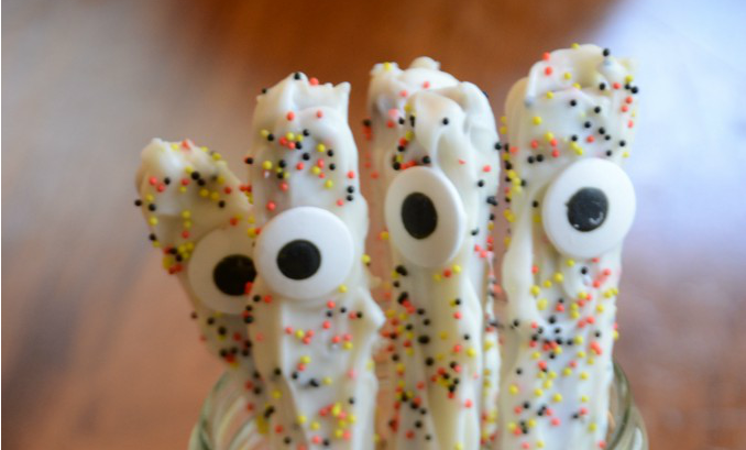 Halloween Treats: One-Eyed Pretzel Rod Monsters!